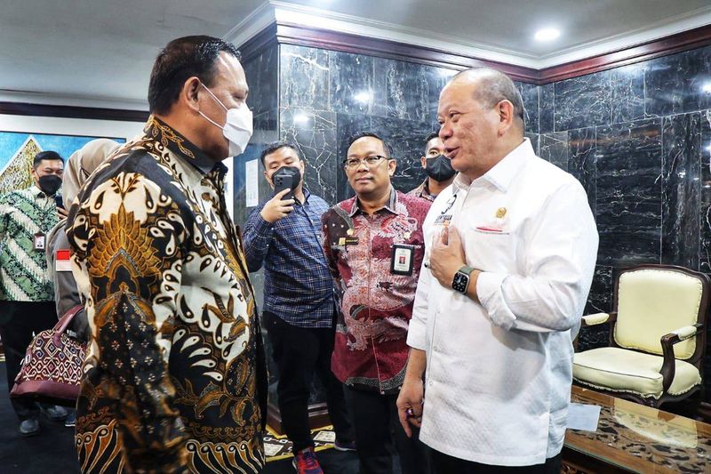 berita-20211215_185703-