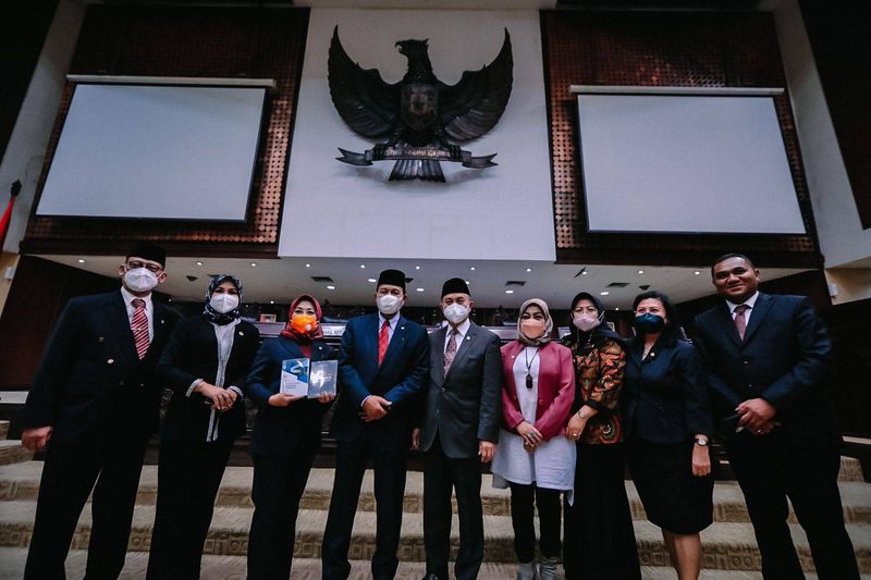 berita-20211217_173759-