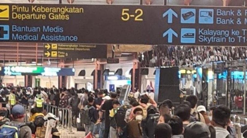 bandara penumpukan
