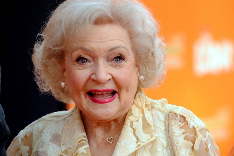 2021-12-31T193813Z_1_LYNXMPEHBU0GQ_RTROPTP_4_PEOPLE-BETTY-WHITE