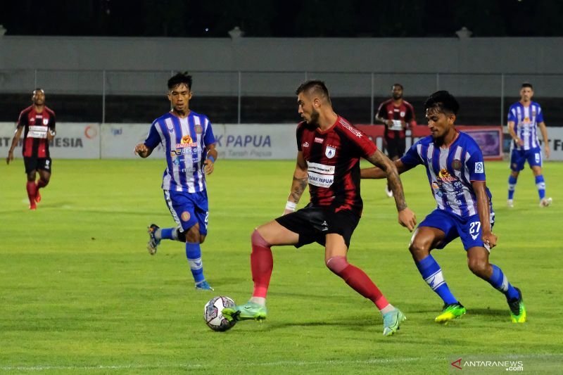 persipura-melawan-persiraja
