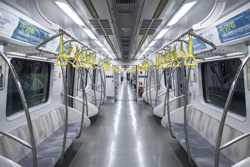 Kereta Baru Seoul Menyediakan Tempat Duduk Yang Lebih Luas Bagi Ibu Hamil
