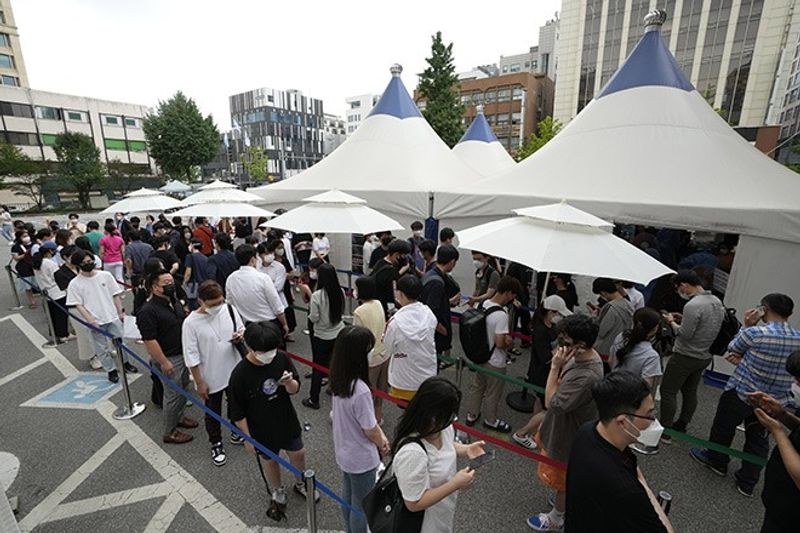 Tidak Terkendali, COVID-19 di Korea Selatan Sentuh 90,000 Kasus Dalam Sehari