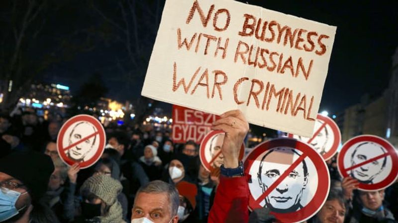 demo anti rusia di hongaria