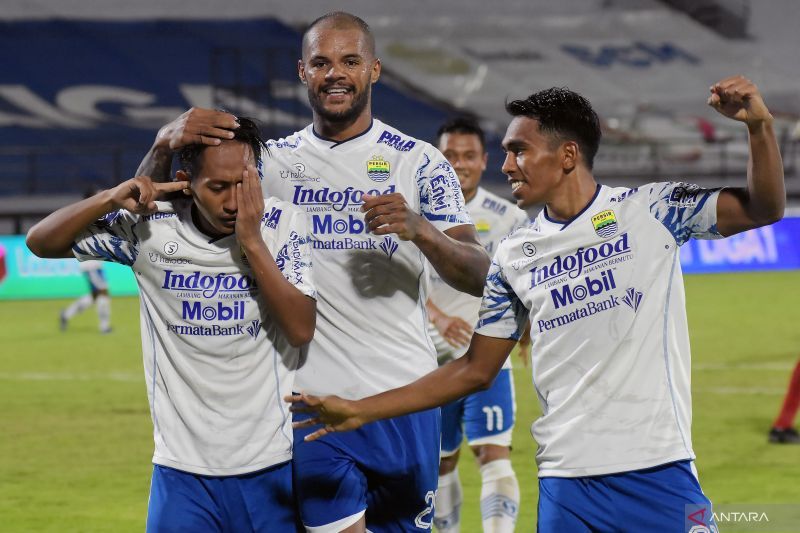 antarafoto-persib-kalahkan-persipura-3-0-180222-nhw-1