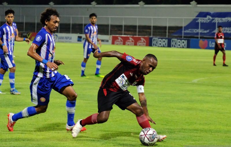 persipura-melawan-persiraja