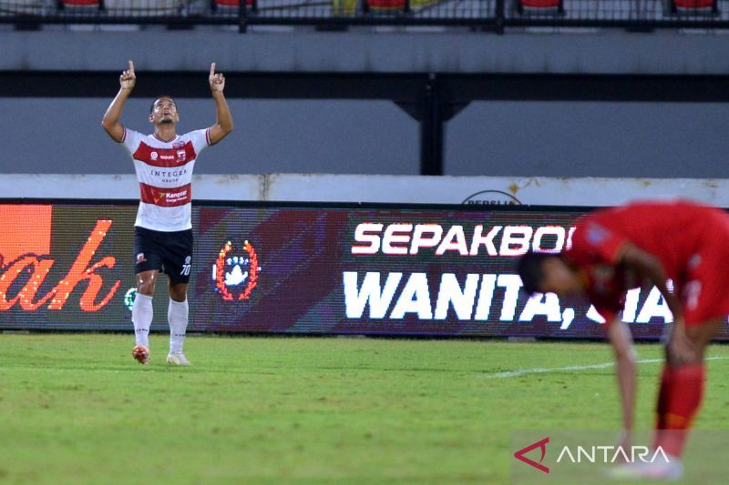 antarafoto-persija-jakarta-lawan-madura-united-170322-fik-4