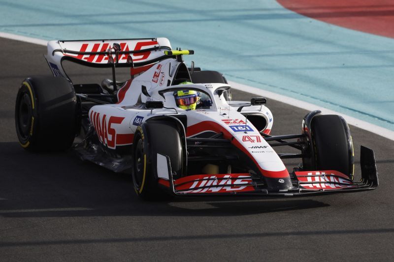 2022-03-26T140824Z_1516734277_UP1EI3Q139Y89_RTRMADP_3_MOTOR-F1-SAUDI