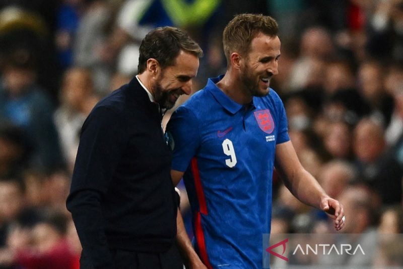 20220327-gareth-southgate-harry-kane