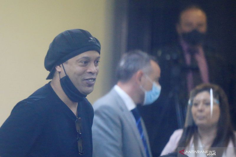 2020-08-24T193539Z_1455091777_RC2JKI9EQTRB_RTRMADP_3_SOCCER-BRAZIL-RONALDINHO