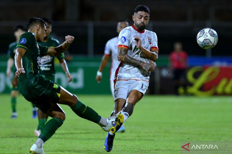antarafoto-borneo-kalahkan-persebaya-300322-fik-5