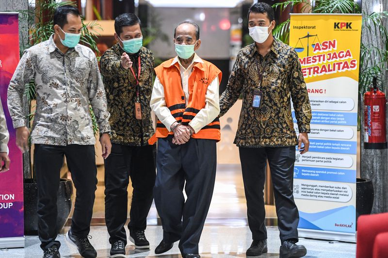 antarafoto-mantan-gubernur-riau-ditahan-kpk-30032022-mrh-10
