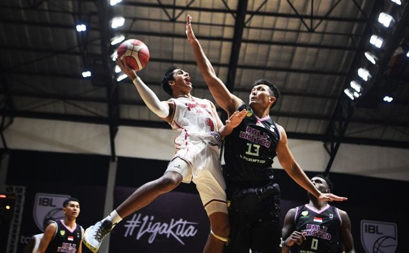 indonesia-patriots-vs-bali-united-basketball