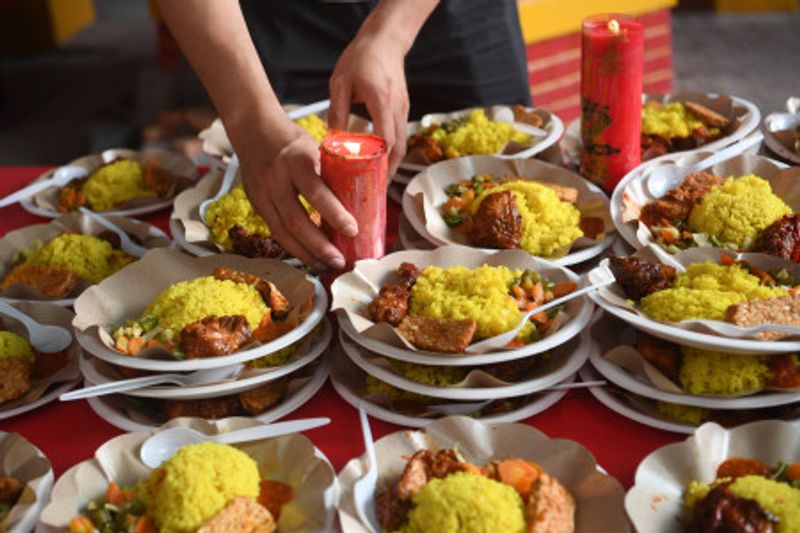 VIHARA DHARMA BHAKTI SEDIAKAN MENU BERBUKA PUASA GRATIS (4)