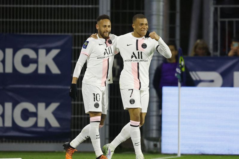 2022-04-09T210055Z_471762111_UP1EI491MDIOQ_RTRMADP_3_SOCCER-FRANCE-CLE-PSG-REPOR