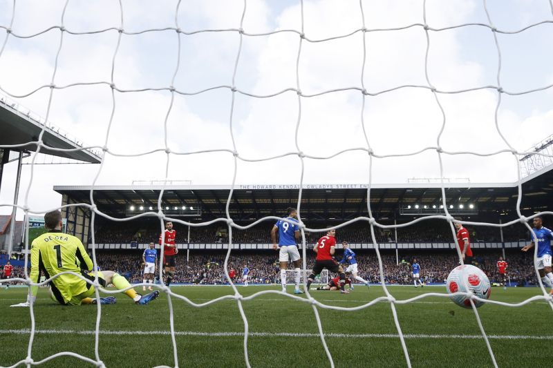 2022-04-09T122426Z_2071717749_UP1EI490YGO08_RTRMADP_3_SOCCER-ENGLAND-EVE-MUN-REP