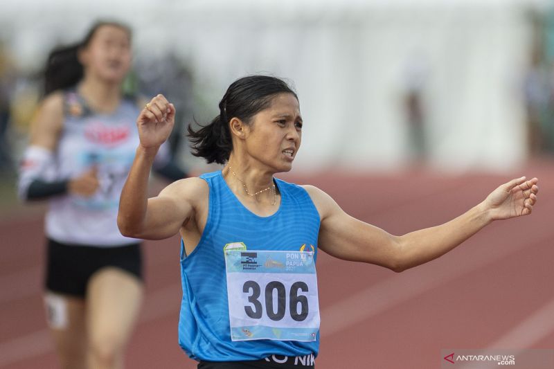antarafoto-sri-mayasari-juara-lari-400meter-pon-papua-121021-app-4