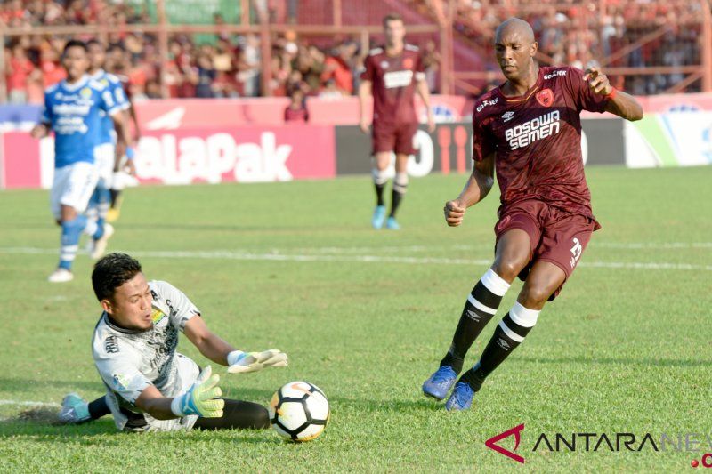antarafoto-psm-kalahkan-persib-bandung-241018-yu-1