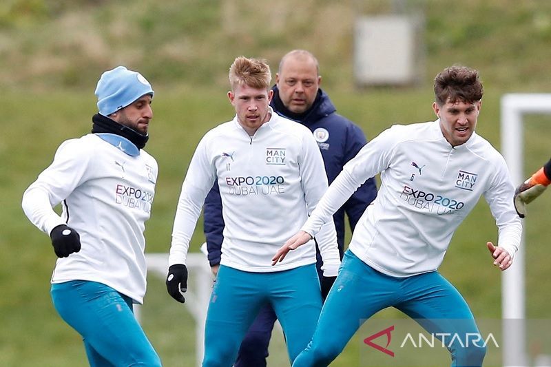 20220425-kyle-walker-john-stones