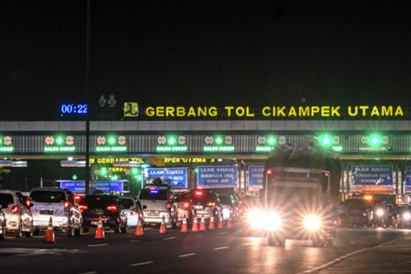 PEMBERLAKUAN CONTRAFLOW DI TOL JAKARTA-CIKAMPEK (4)