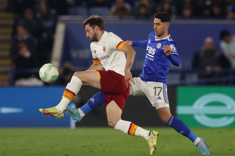 2022-04-28T210344Z_218663869_UP1EI4S1MI38O_RTRMADP_3_SOCCER-EUROPACONF-LEI-ROM-R