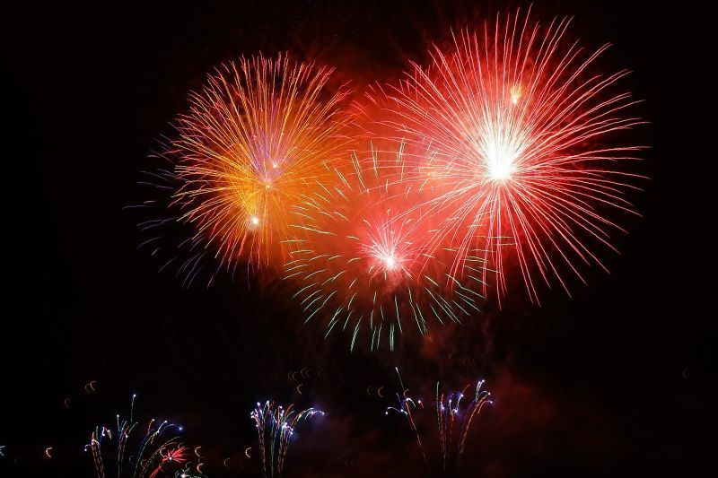 fireworks-461750_1920
