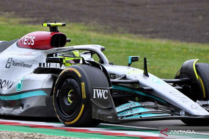 2022-04-24T140015Z_1853579953_UP1EI4O12WDEQ_RTRMADP_3_MOTOR-F1-EMILIAROMAGNA (1)