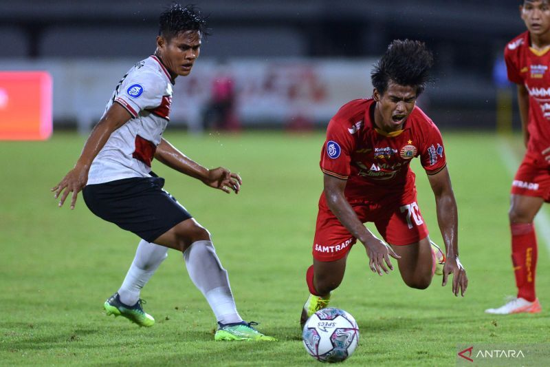 antarafoto-persija-jakarta-lawan-madura-united-170322-fik-3 (1)