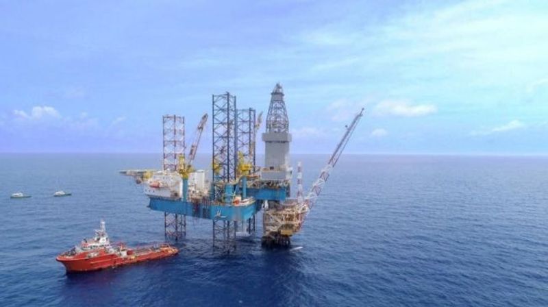 37558-kilang-minyak-lepas-pantai-pertamina