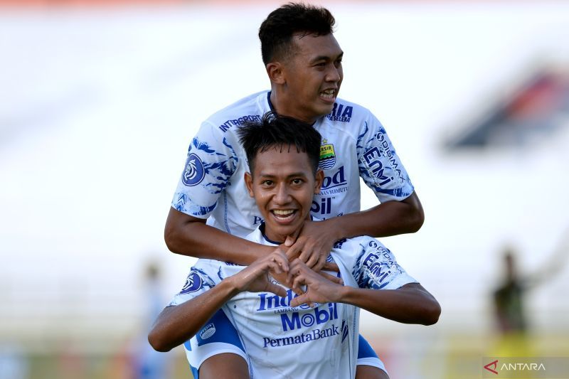 antarafoto-persib-imbang-lawan-barito-putera-310322-fik-3_1