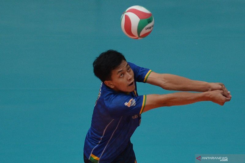antarafoto-medali-emas-bola-voli-putra-pon-papua-12102021-fzn-14 (1)
