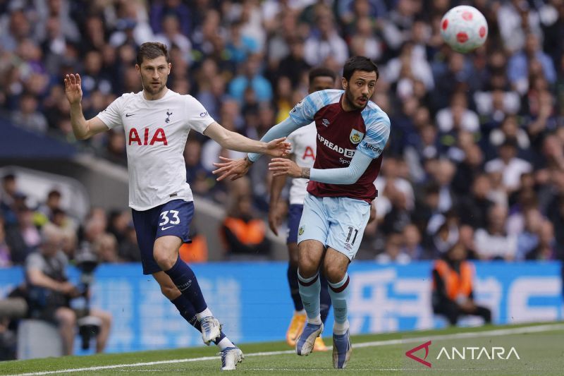2022-05-15T112230Z_1696424010_UP1EI5F0VLH4O_RTRMADP_3_SOCCER-ENGLAND-TOT-BUR-REP