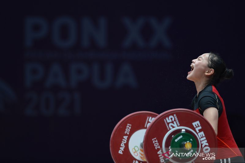 Angkat-Besi-Kelas-49-kg-Putri-PON-Papua-06102021-fzn-3