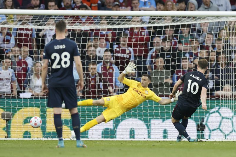 2022-05-19T194921Z_896242899_UP1EI5J1J27BE_RTRMADP_3_SOCCER-ENGLAND-AVA-BUR-REPO