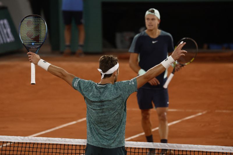 2022-06-01T224646Z_157636057_UP1EI611R9WRF_RTRMADP_3_TENNIS-FRENCHOPEN