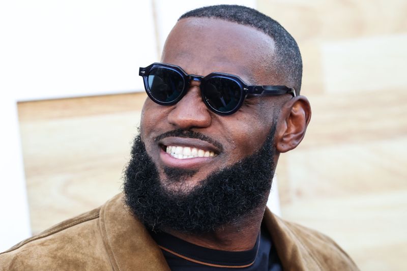 2022-06-02T000000Z_1034118718_MT1NURPHO000E7L2AA_RTRMADP_3_LEBRON-JAMES