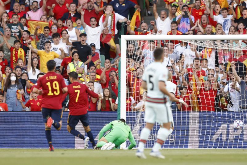 2022-06-02T191340Z_686541831_UP1EI621HEQC5_RTRMADP_3_SOCCER-UEFANATIONS-ESP-POR-