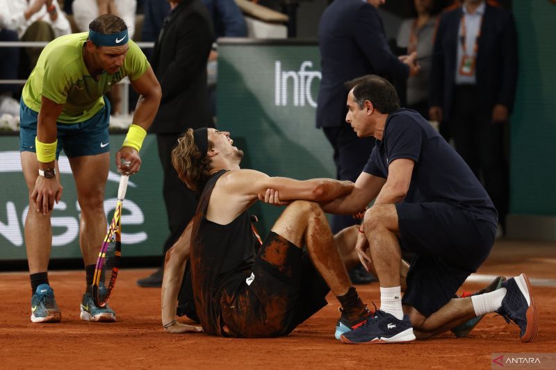 2022-06-03T162722Z_1_LYNXMPEI520SQ_RTROPTP_4_TENNIS-FRENCHOPEN (1)