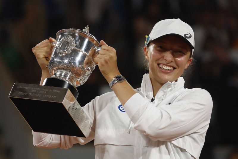 2022-06-04T144742Z_1860533188_UP1EI64153GGG_RTRMADP_3_TENNIS-FRENCHOPEN