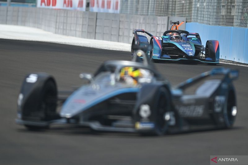 antarafoto-sesi-latihan-kedua-formula-e-jakarta-040622-hma-5-1