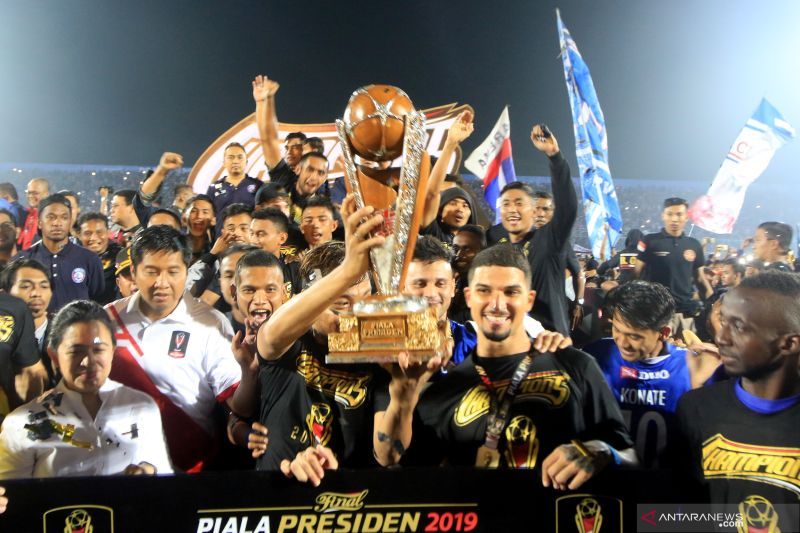 antarafoto-arema-juara-piala-presiden-120419-bcs-2