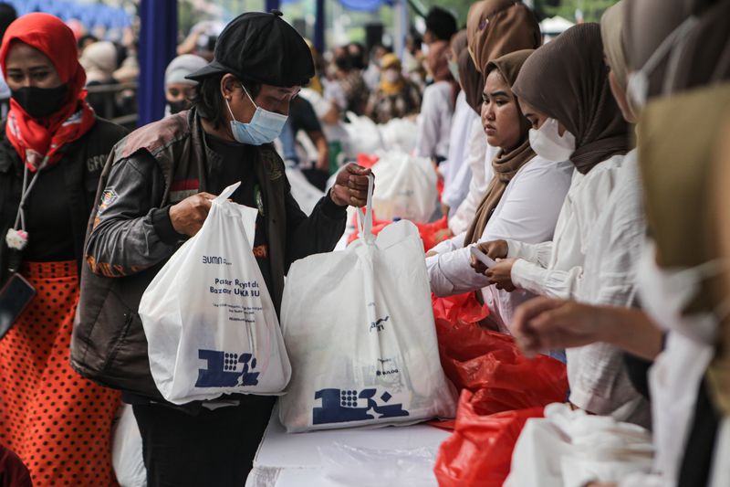 antarafoto-pasar-rakyat-dan-bazar-umkm-bumn-16062022-fzn-11