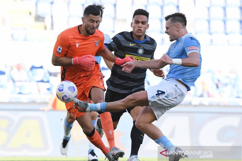 2020-10-04T143508Z_408072799_UP1EGA414IKGE_RTRMADP_3_SOCCER-ITALY-LAZ-INT-REPORT