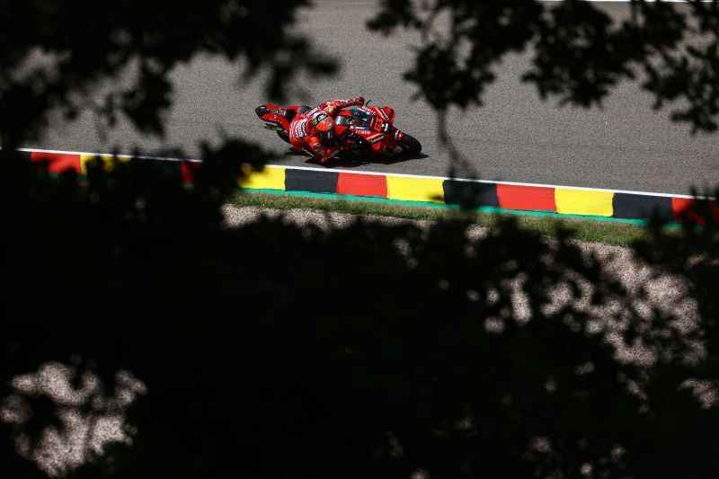 2022-06-18T133405Z_205587436_UP1EI6I11OQAO_RTRMADP_3_MOTOR-MOTOGP-GERMANY