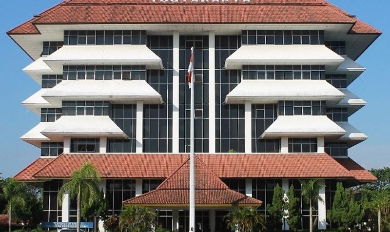 Kampus-UPN-Veteran-Yogyakarta-640x381