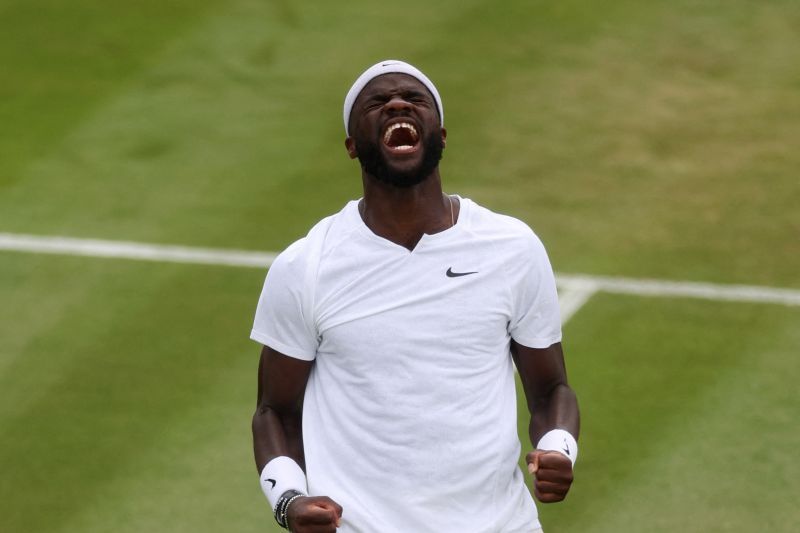 2022-07-01T130956Z_1987286890_UP1EI7110KIC6_RTRMADP_3_TENNIS-WIMBLEDON
