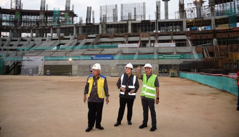 tinjau-stadion-indoor-multifungsi-di-gbk-menteri-basuki-targetkan-selesai-akhir-