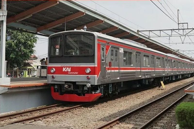504718212