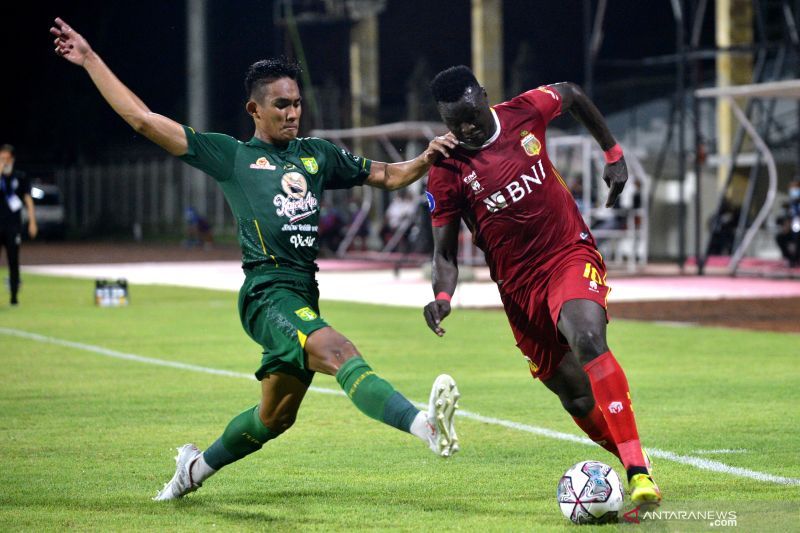 antarafoto-bhayangkara-lawan-persebaya-180122-fik-4
