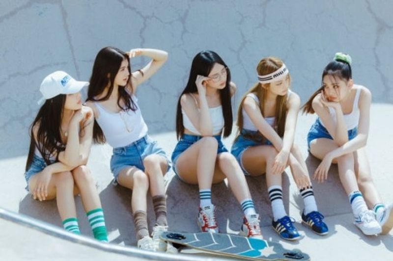 Grup Rookie NEWJEANS Buat Aplikasi 'Phoning' Untuk Komunikasi Dengan Penggemar